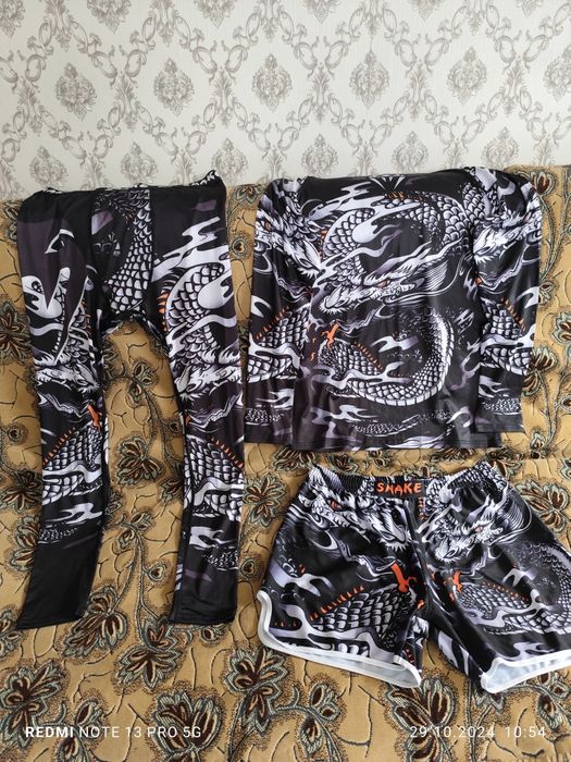 Продам спортивные молодежные рашгарды.