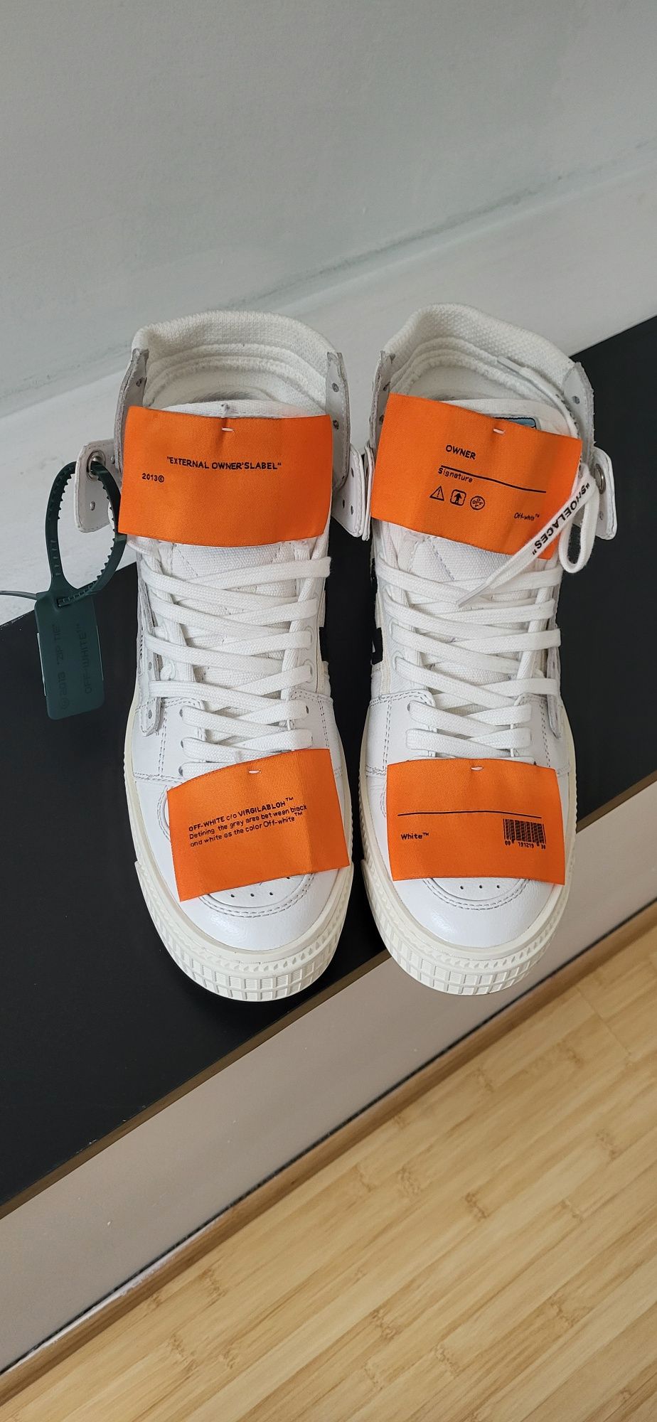Vând Off White Court 3.0