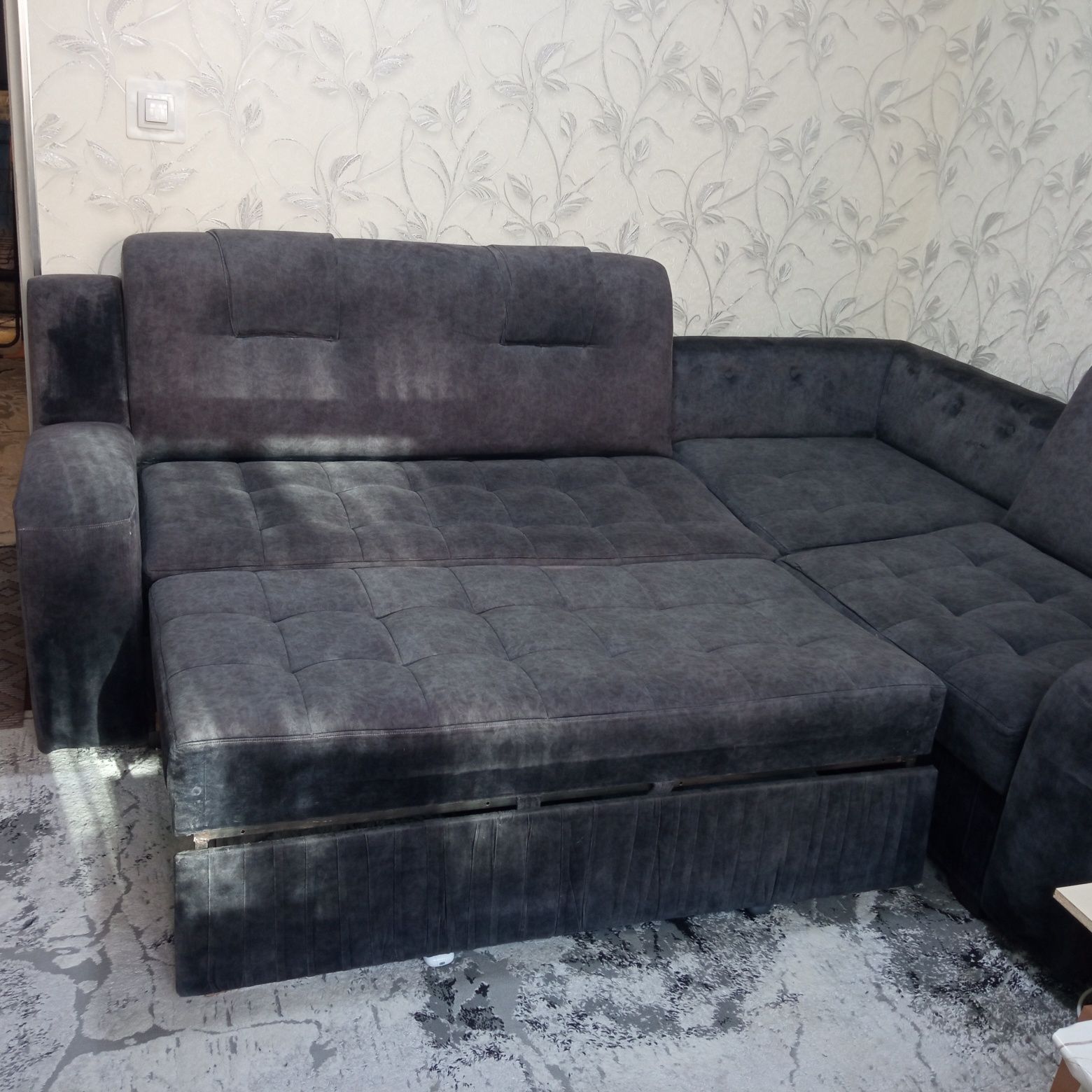Продам раздвижной диван уголок.
