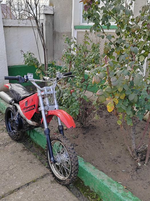 Vând cross Honda de 49