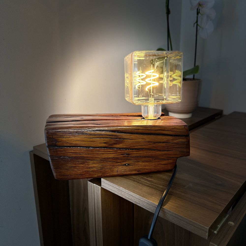 Veioza handmade din lemn de stejar - unicat
