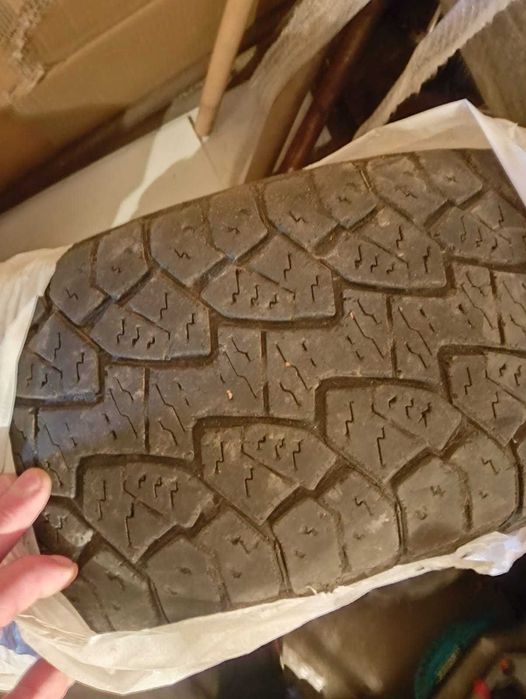 Продам 2 баллона на 17 Б/у.