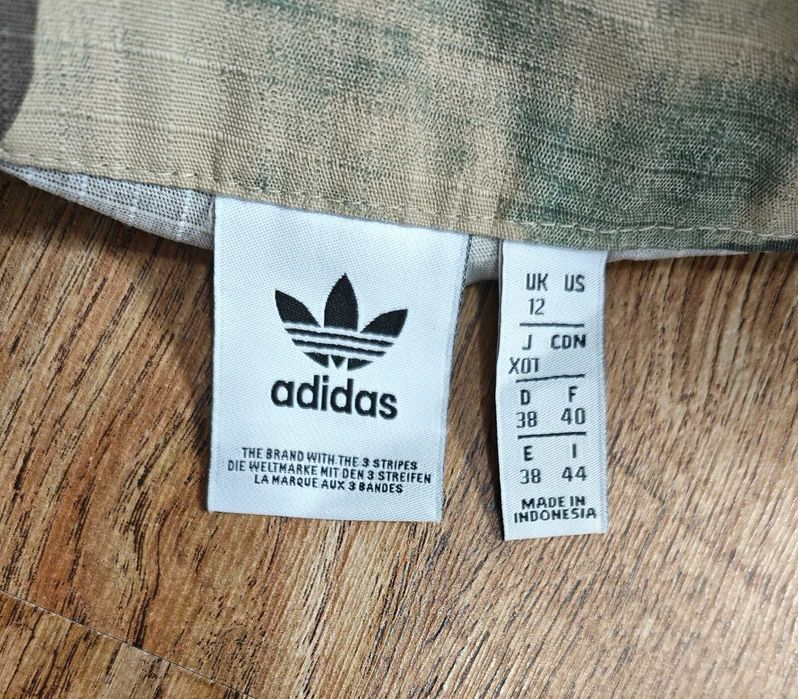 Adidas Камуфляж Оригинални дамски панталон camouflage Размер UK 12 / L