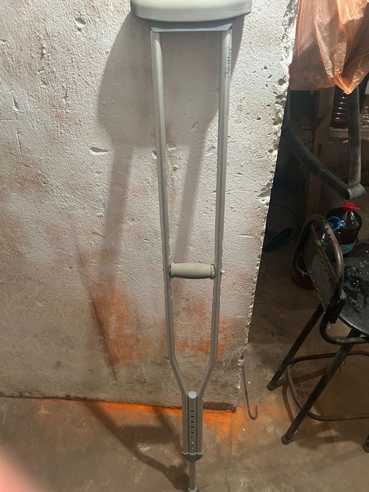 Патерици 2 броя цена за брой 15 лв