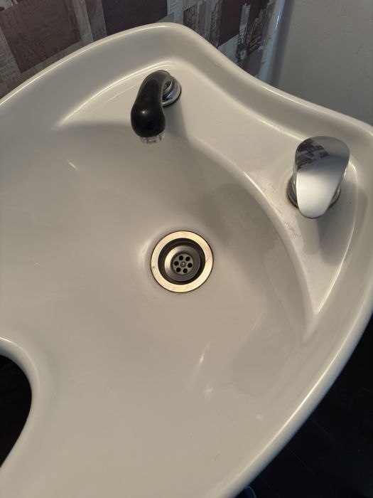 Измивна фризьорска колона