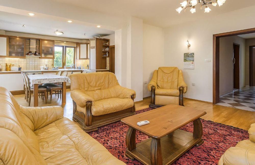 Четиристаен апартамент в района на Чаталджа!