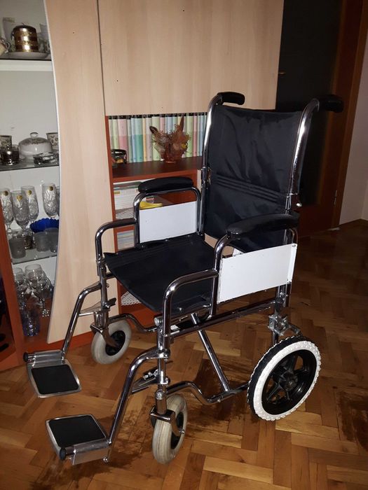 Инвалидна количка с помпащи задни гуми