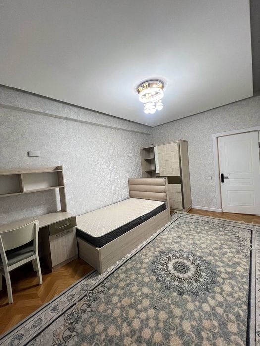 Yakkasaroy Alisher Navoiy Universiteti yonida 2xonali kvartira bor