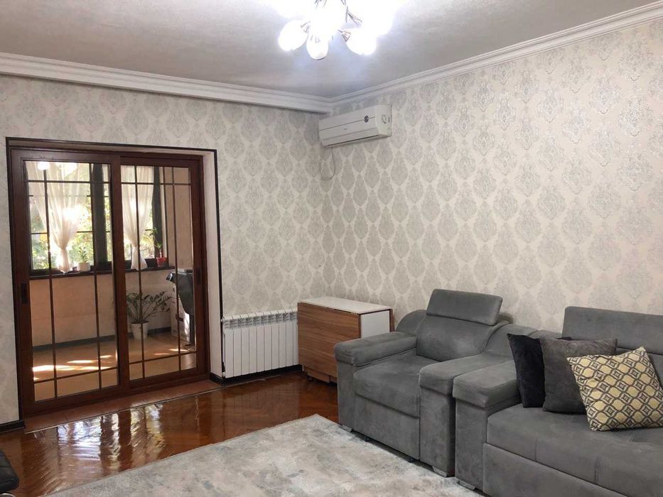 Продается 4 комн.квартира на Ц1