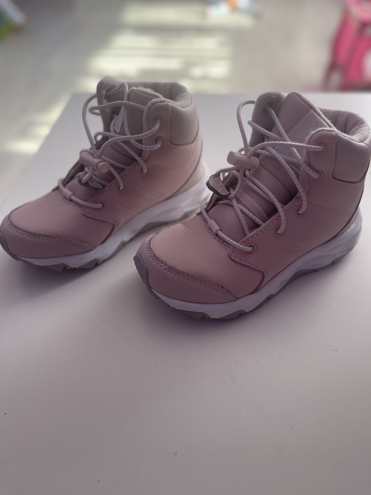 Детски зимни обувки New Balance номер 28.5 / 17 см стелка