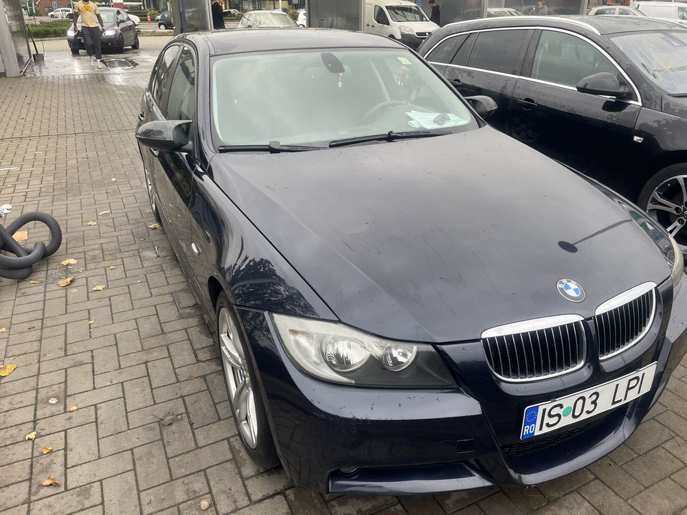 Vand Un bmw seria 3 e 90 ingrijit !