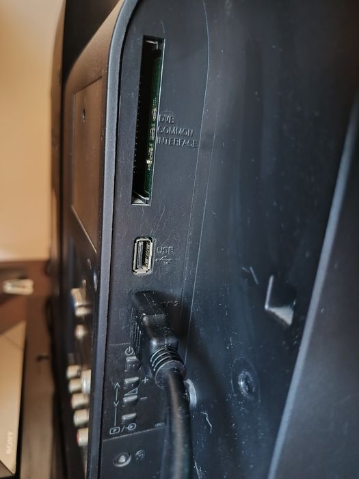 Телевизор Тошиба 32 инча FullHD