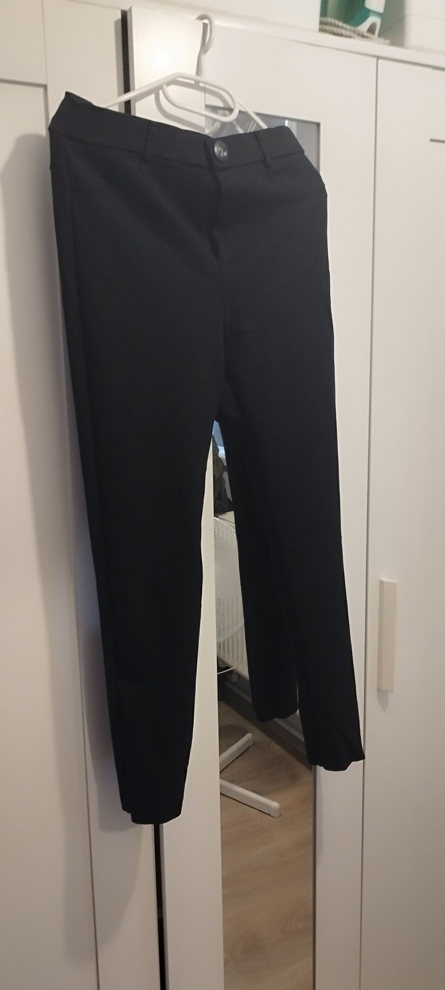 Pantaloni tip colant Zara L