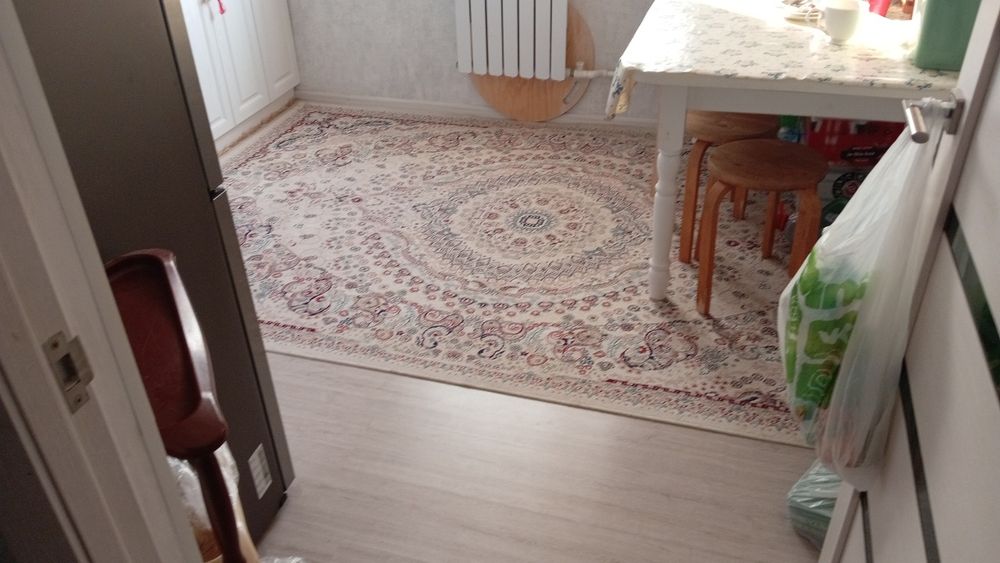 Продаю ковёр 2,5х3м б/у