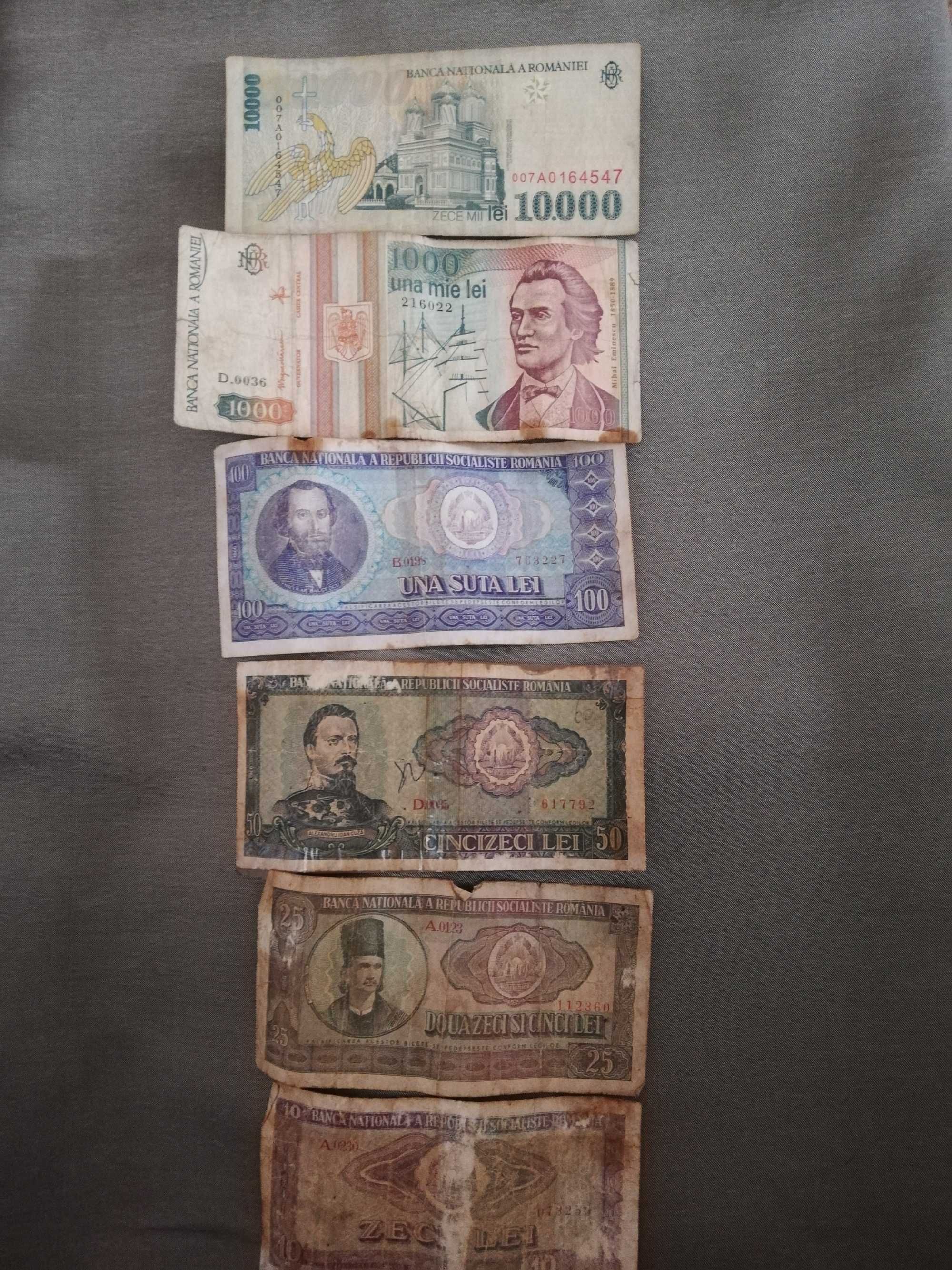 Monede și bancnote vechi de colecție.