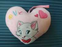 Плюшено СЪРЦЕ с надпис LOVE  и Котенце
