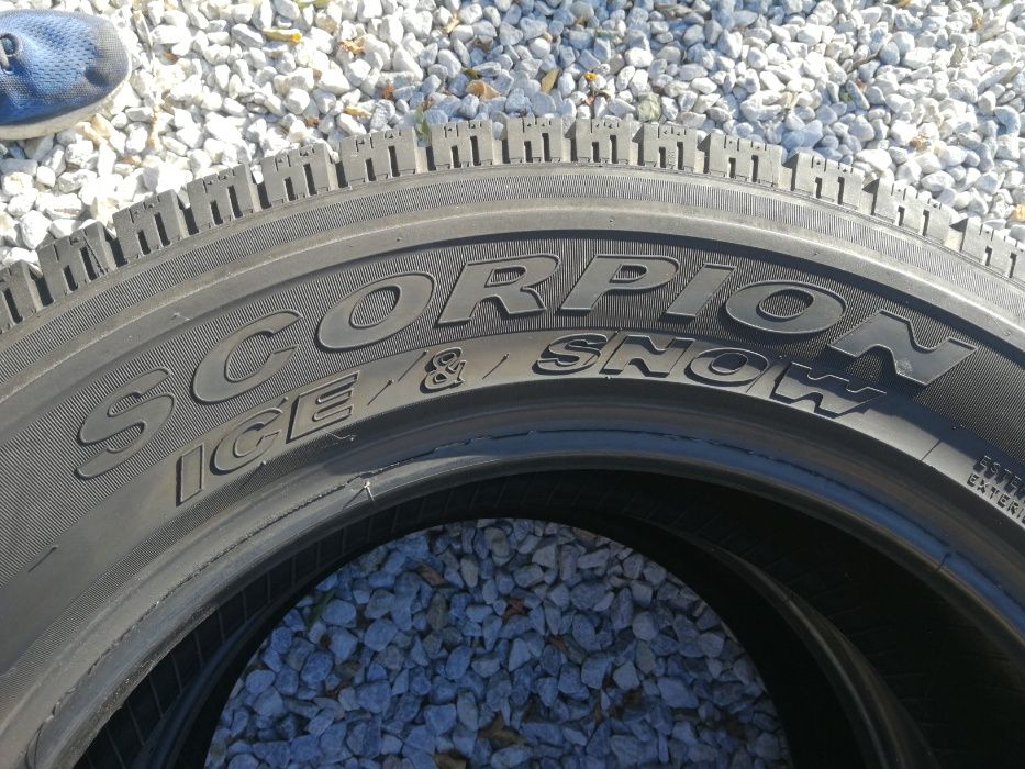 2 зимни гуми R17 225/65 Pirelli Scorpion Ice and Snow 102T M+S