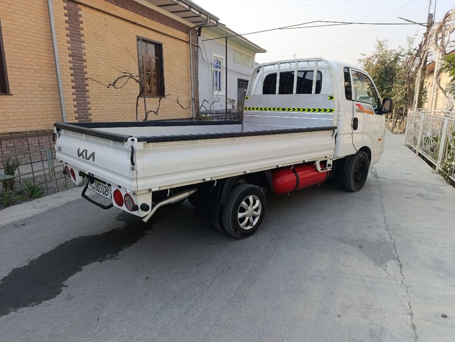 Kia bongo sotiladi 2019
