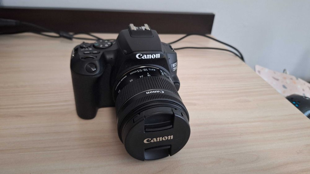 CANON EOS 250D + EF-S 18-55 STM KIT Фотоапарат+Обектив - като нов