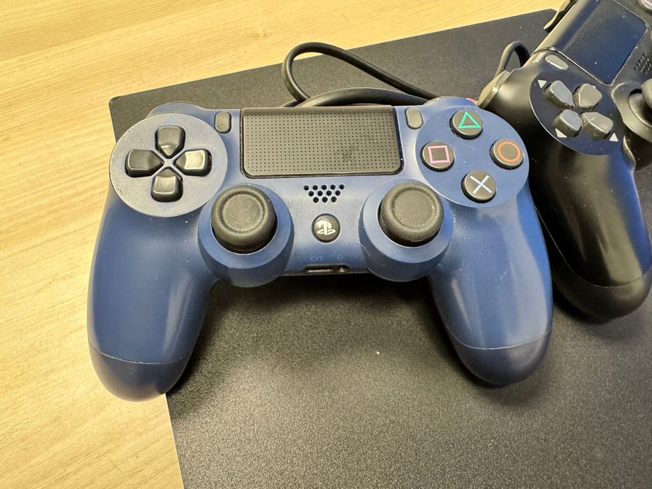 PLayStation 4 PRO Memorie 1 TB 2 controllere wireless