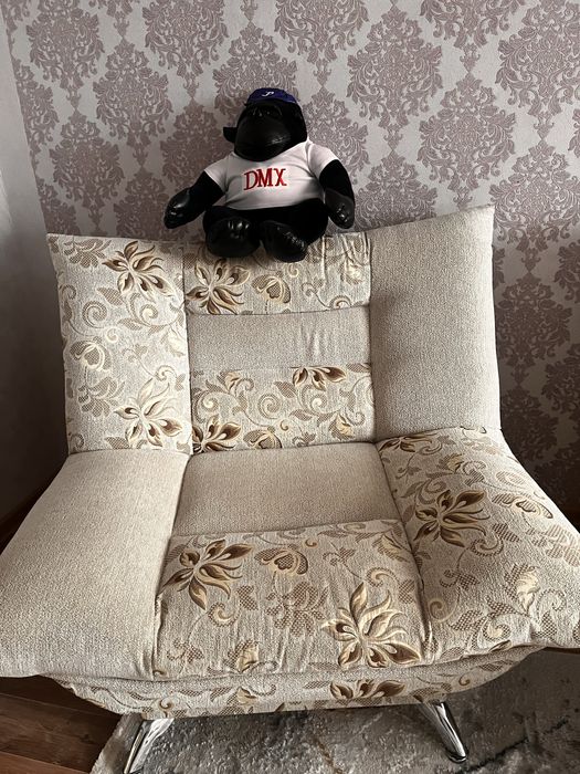 Диван   Кресло 2 шт. В хорошем состояний