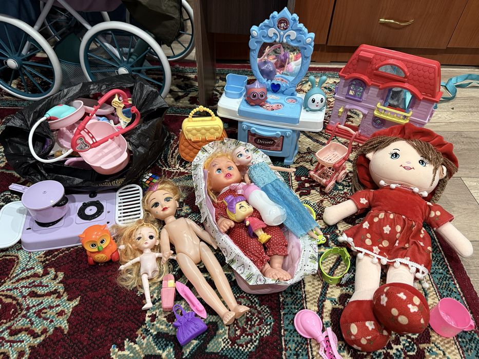отдам даром игрушки для девочки