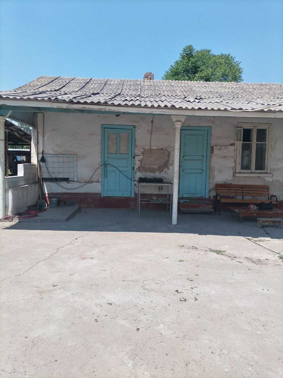 Ахмад Яссавий 12 соток 6 хона ва 16 соток 3 хона ховли сотилади.