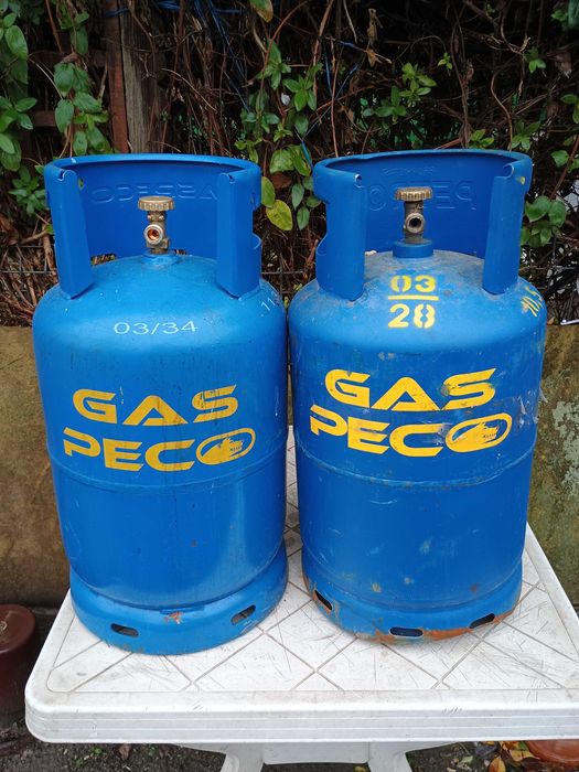 butelie petrom cu guler