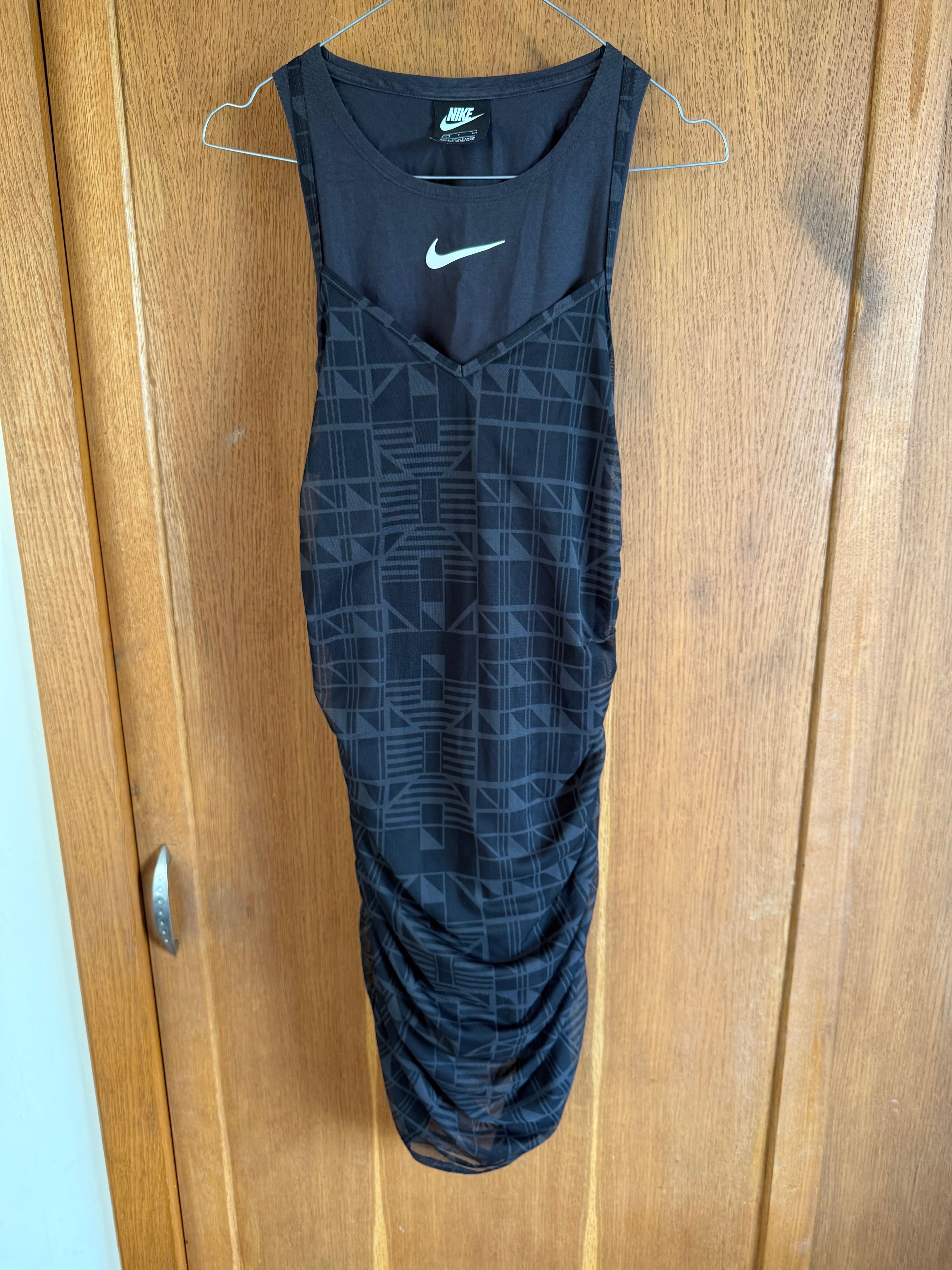 Nike спортни рокли размер S - 38лв/бр