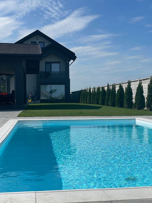 Vila LUX cu piscină încălzită