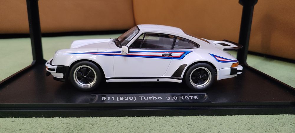 Модел 1:18 Porsche 911 (930)turbo