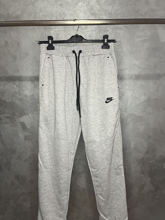 Nike Tech Fleece екип сив