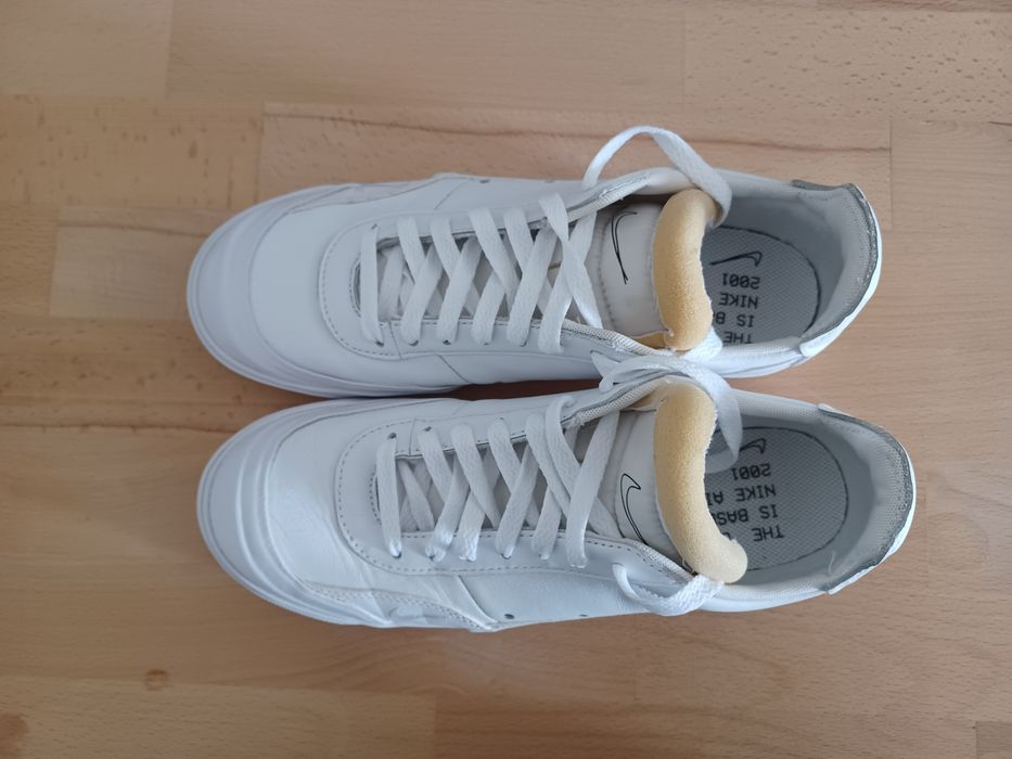 Adidasi Nike din piele