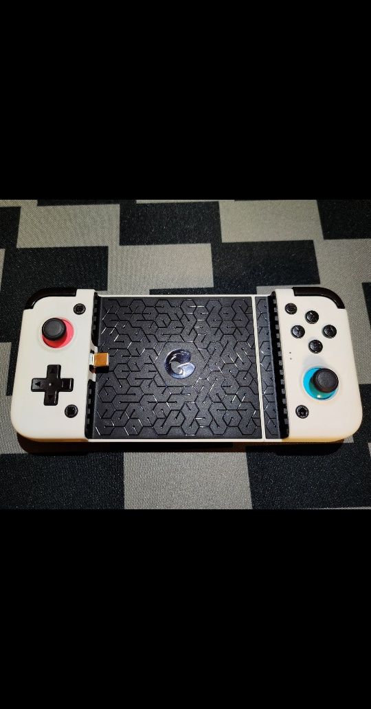 Vând Gamepad Gamesir X2