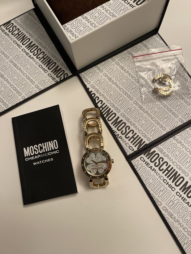 Часовник Moschino