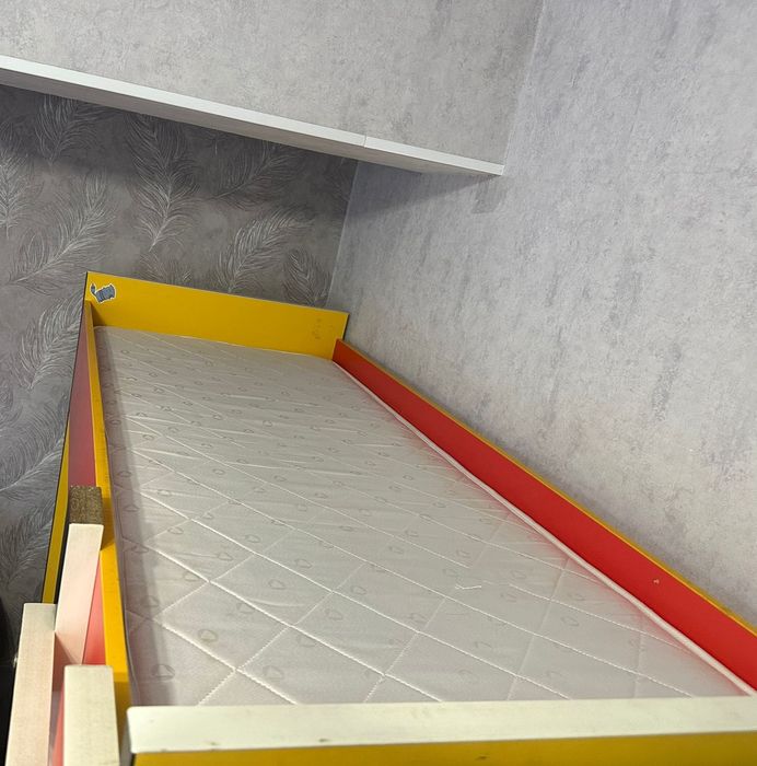 Продам двухъярусную детскую кровать!