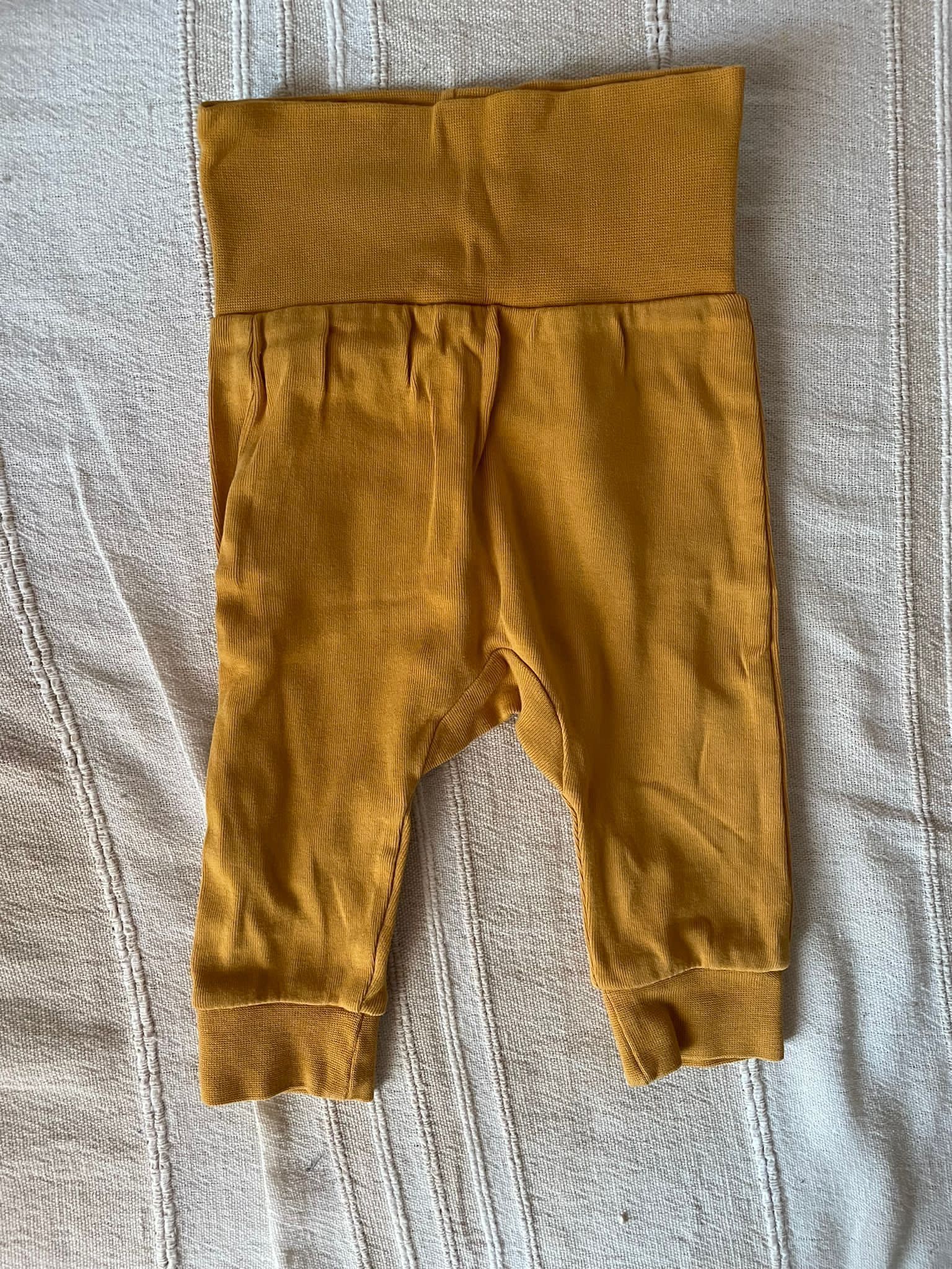 3 body 0/3 luni,UNIQLO bumbac și o pereche pantalonași H&M pentru bebe