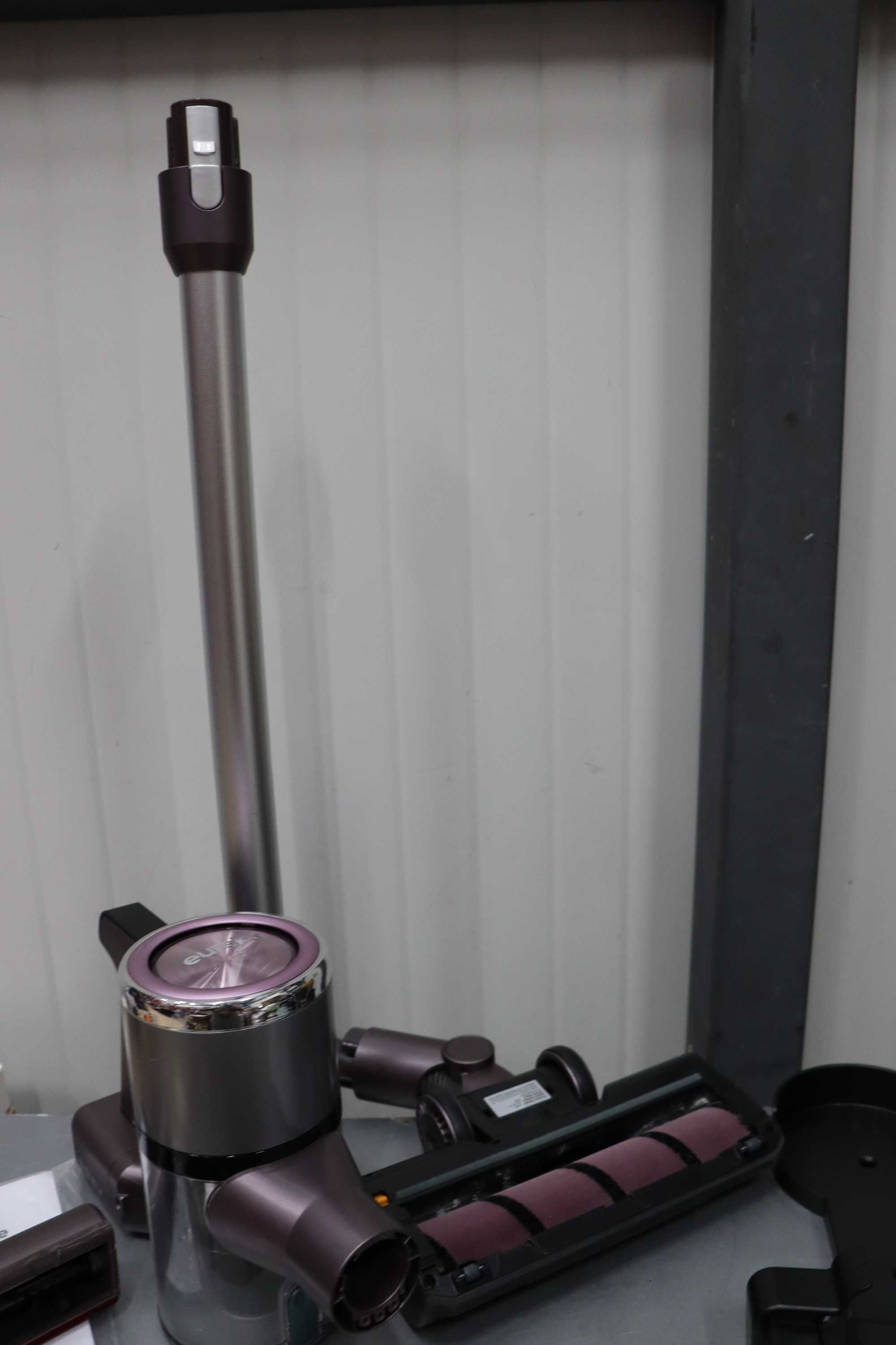 Eureka AK10 Безжична прахосмукачка 26KPa, 450W