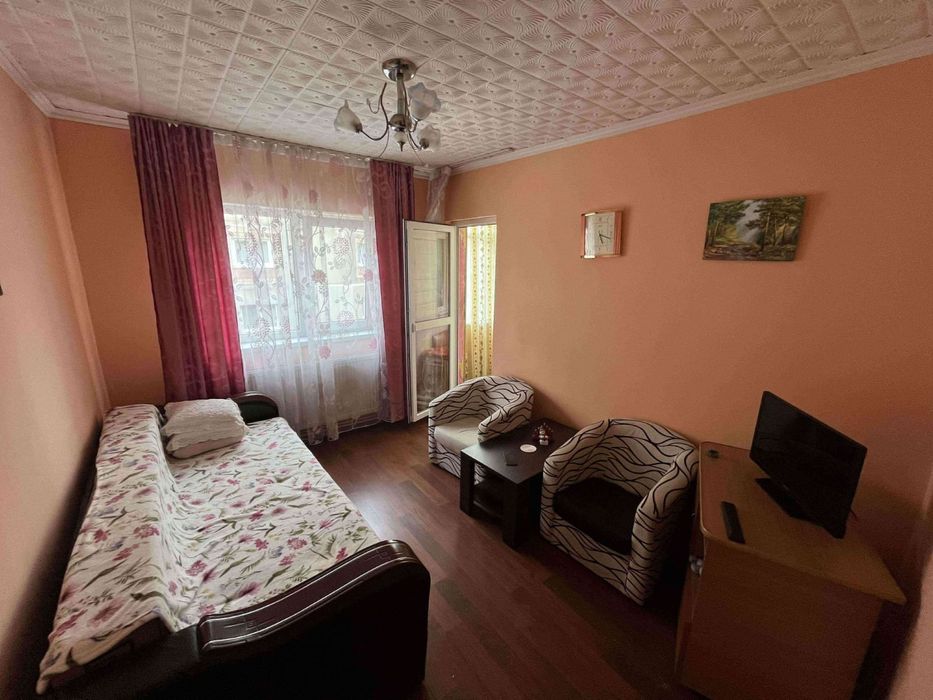 Vând apartament cu 4 camere