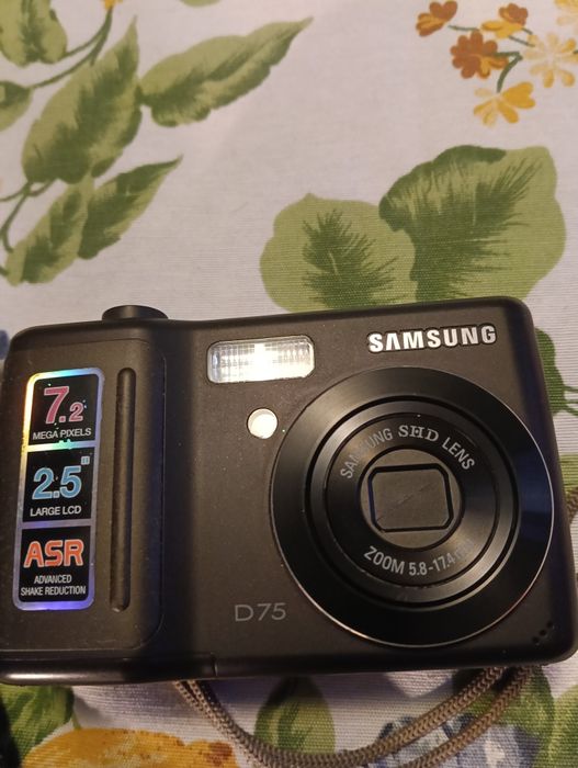 Фотоапарат Samsung D75  7.2 MP