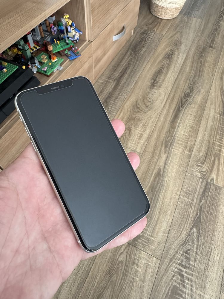 iPhone 11 alb,memorie 128Gb,baterie 100%,iOS 18.5,husa,folie,impecabil
