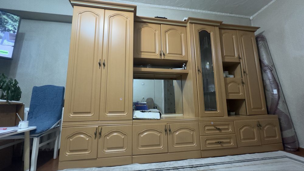 Продам стенку горку в гостинную