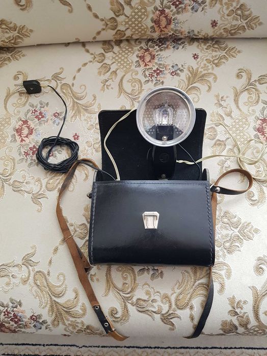 Советская фотовспышка «Чайка»