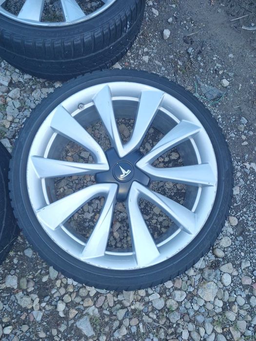Джанти с гуми за Tesla Model 3 20 цола