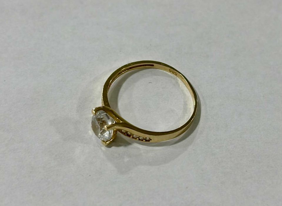 Златен пръстен с камък 1.59грама 14 карата 585