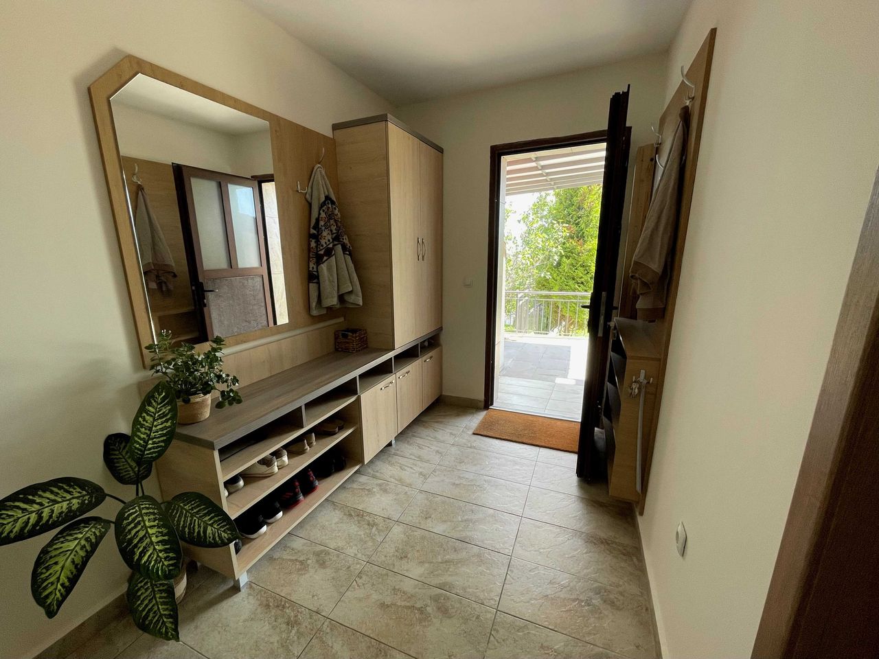 Дава се под наем Къща в Варна, м-т Акчелар - 110 кв.м за 969 € - Снимка #9