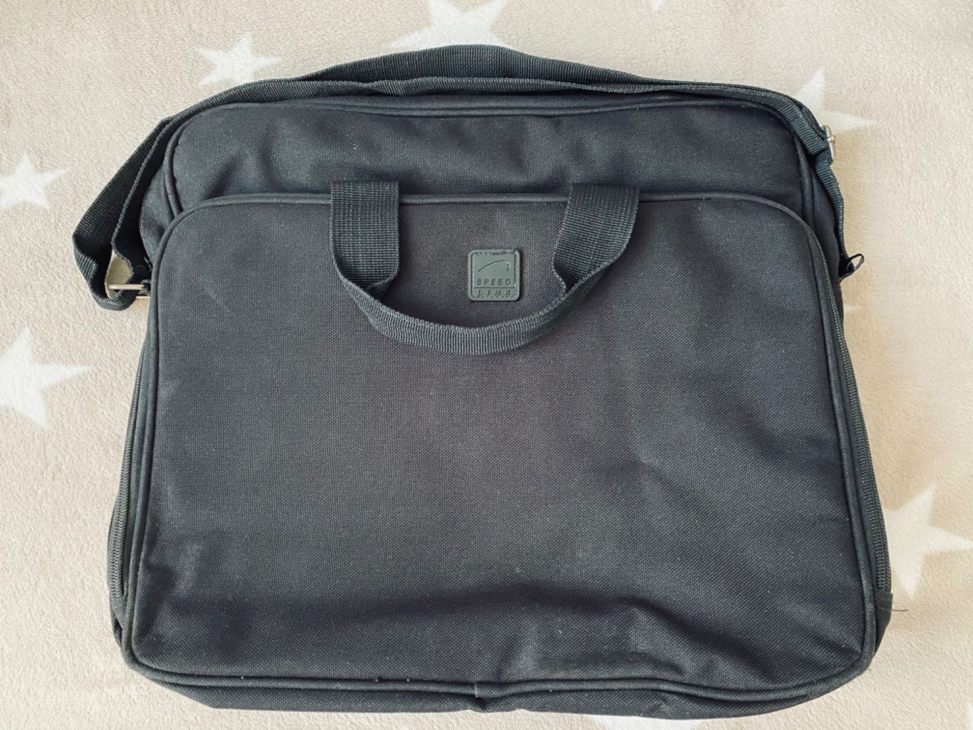 Черна чанта за лаптоп