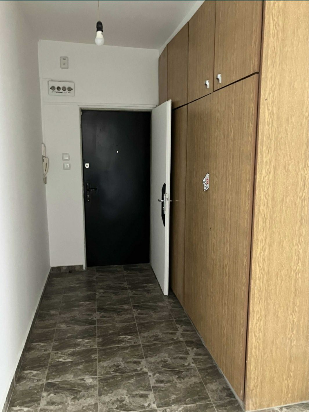 просторен двустаен апартамент, 65.20 кв.м, в Люлин 9 до метро