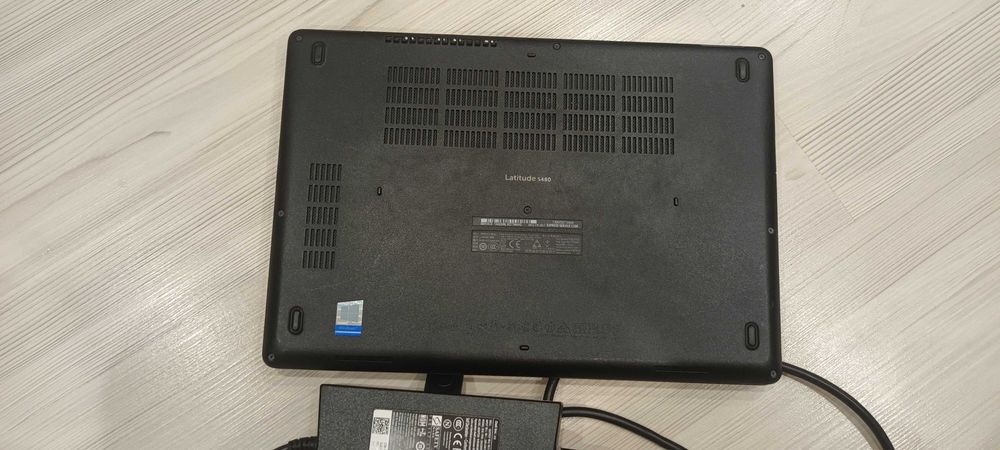 Продавам изгоден лаптоп Dell