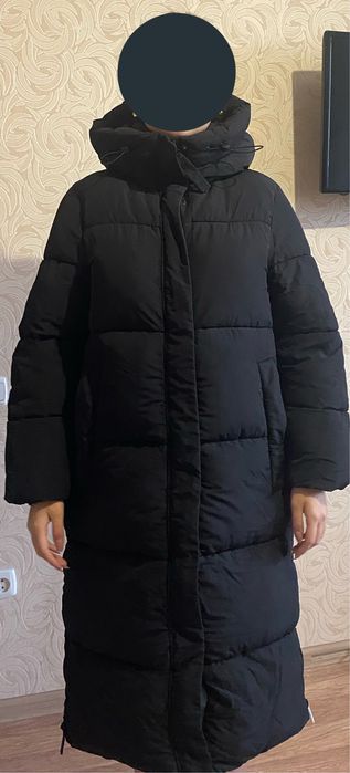 Продам НОВУЮ зимнюю куртку удлиненную с капюшоном с этикетками